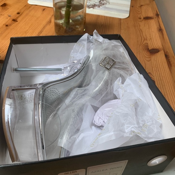 Clear high heel - Picture 3 of 3